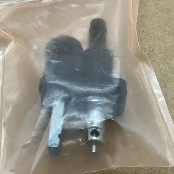 HONDA #04104-ZW9-010 FUEL CONNECTOR, Connector Only - Picture 4 of 5